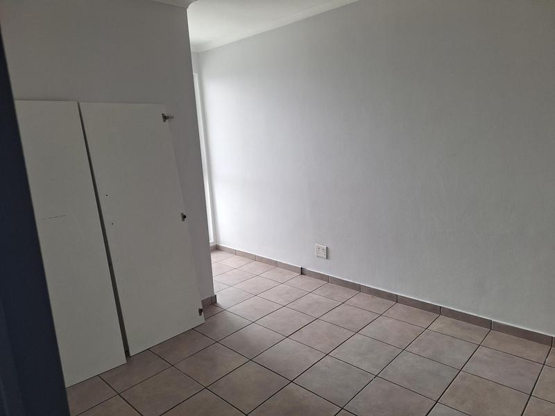 2 Bedroom Property for Sale in Goodwood Central Western Cape